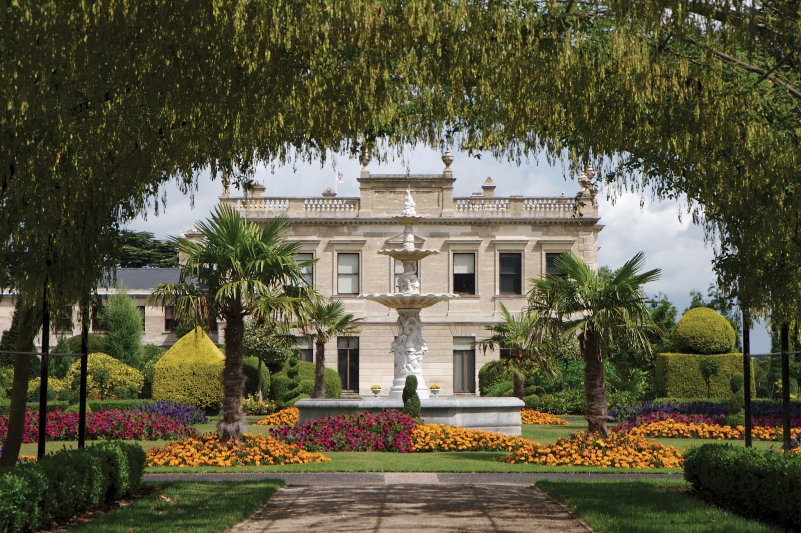 https://whatremovals.co.uk/wp-content/uploads/2022/02/Brodsworth Hall and Gardens-300x200.jpeg